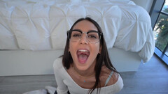 Thirsty brunette opens wide when sperm starts to splash in her mouth