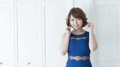 Japanese mom hides her beauty under the blue dress