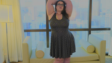 BBW shows off her thick ass and the big tits in a sexy teaser